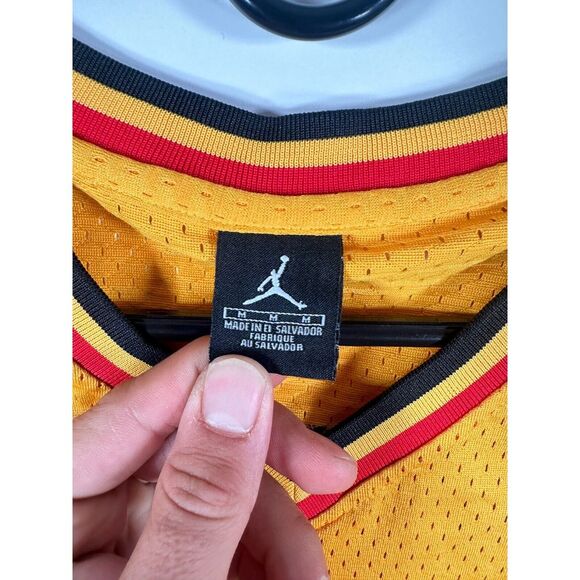 Jordan Mens Oak Hill High School Carmelo Anthony #22 Jersey Yellow Sz M 20x32 - Picture 5 of 12